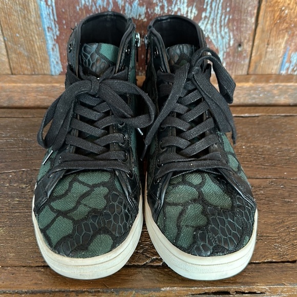 Steve Madden Allie Green Multi Embroidered High-Top Sneakers Size 7.5 - Picture 2 of 9